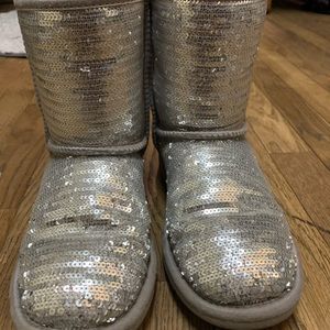 Sliver Sequin Uggs Size 5